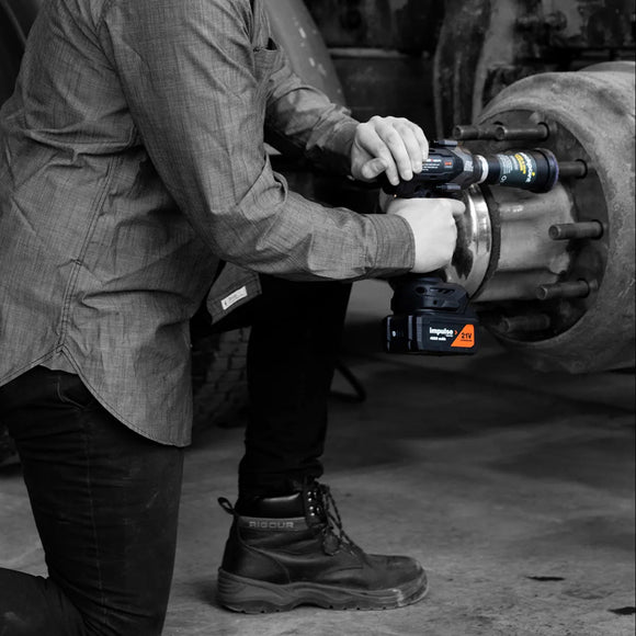 CHECKPOINT TRUCK STUD AND HUB CLEANING TOOL