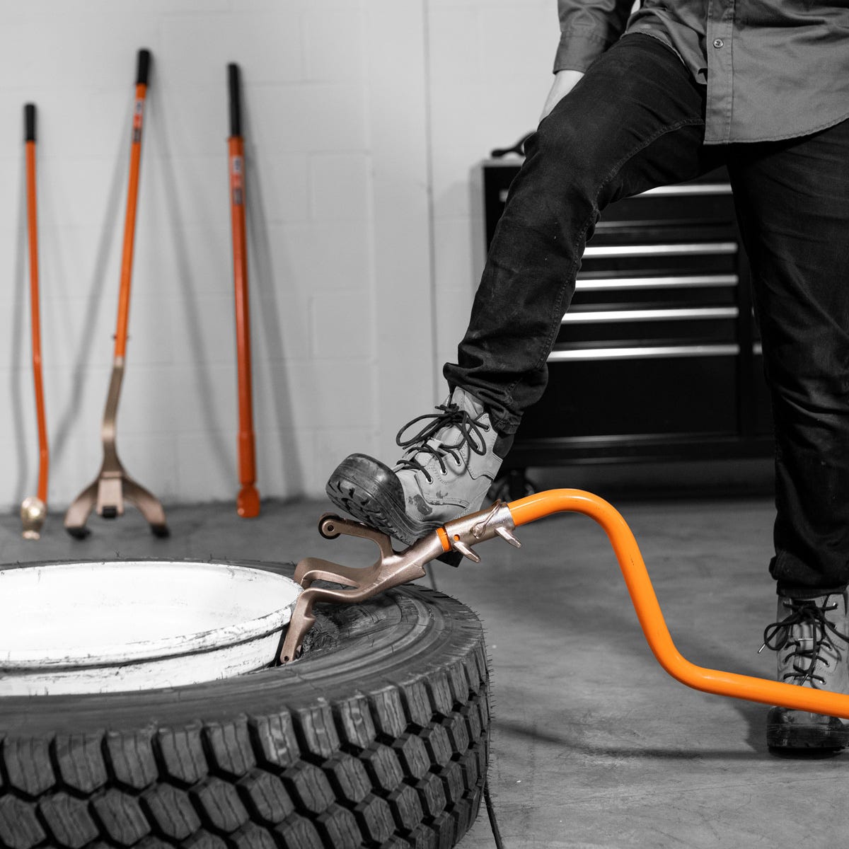 WIDE BAND TIRE DISASSEMBLY TOOL